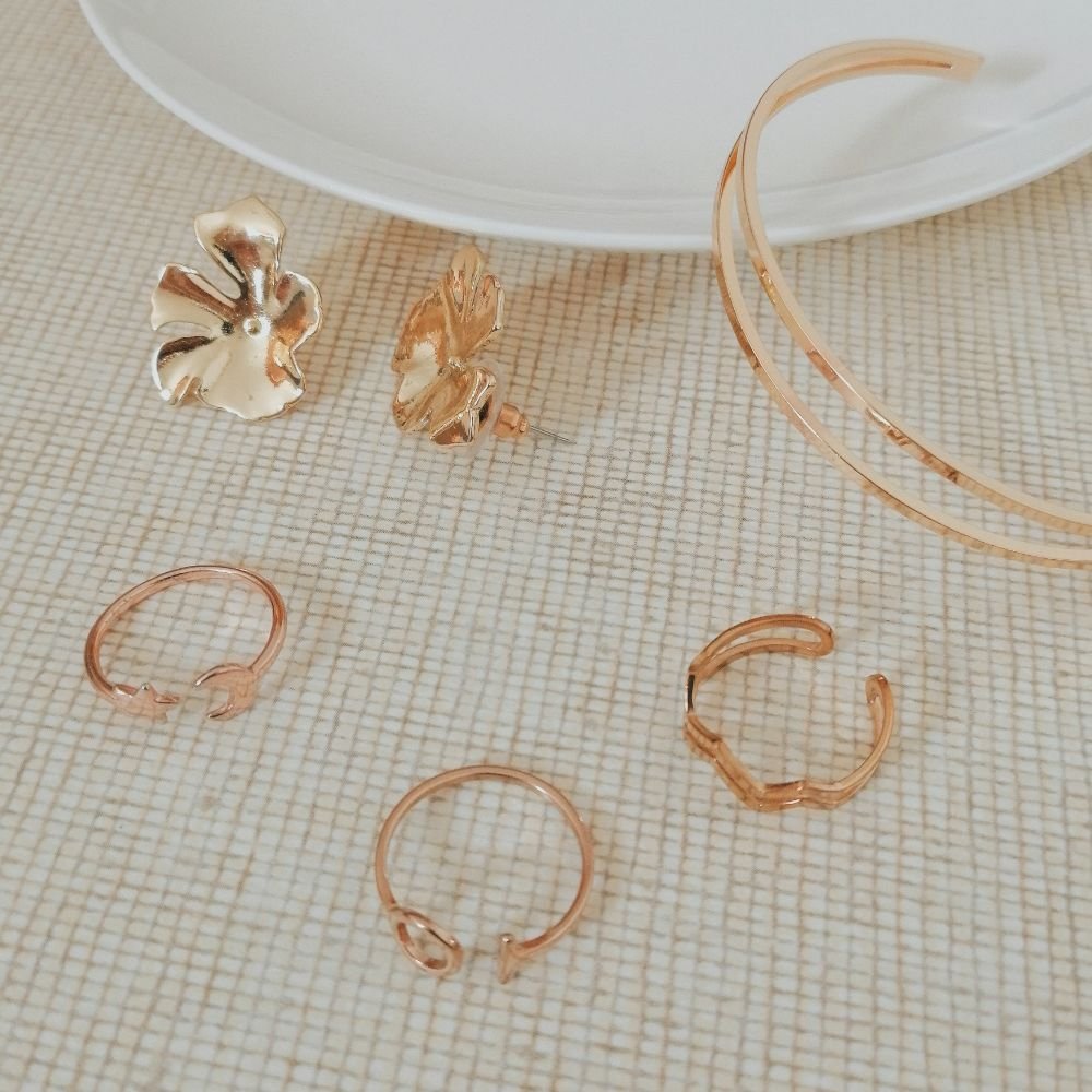 Classic Polished Gold Hoop Earrings